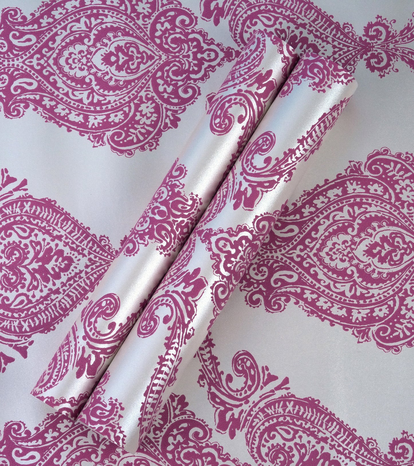 Gracia Pink Damask Design Floral Wallpaper 301261