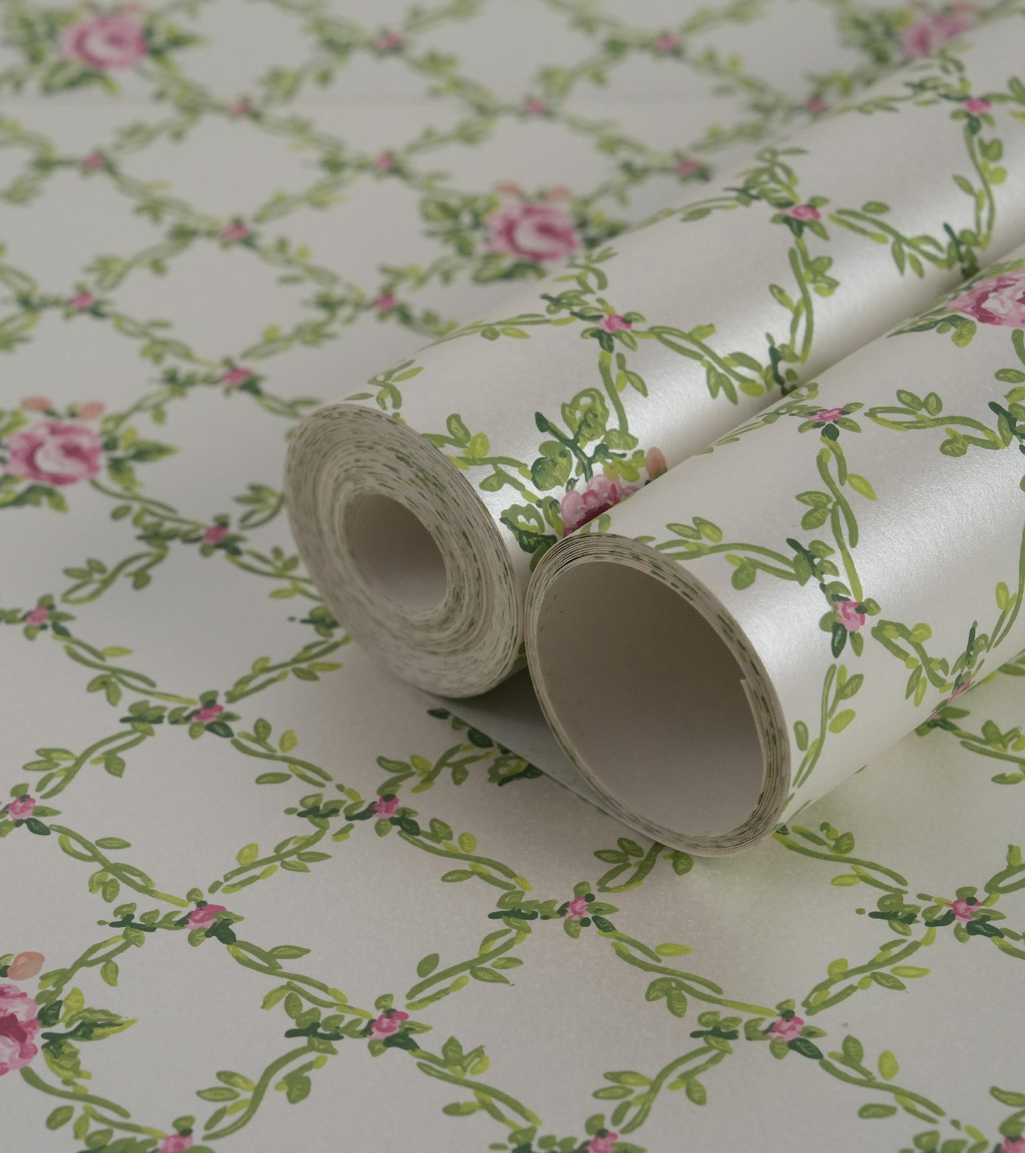 Lavender Dream Green Leafy Criss Cross Floral Design Wallpaper 322380
